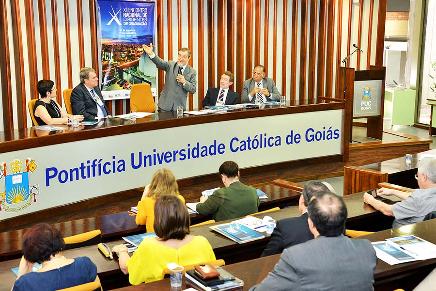 Presidente do CRUB e reitor da PUC Goiás durante a solenidade de abertura do Congresso em Goiânia.  Foto: Wesley Cruz/PUC Goiás 