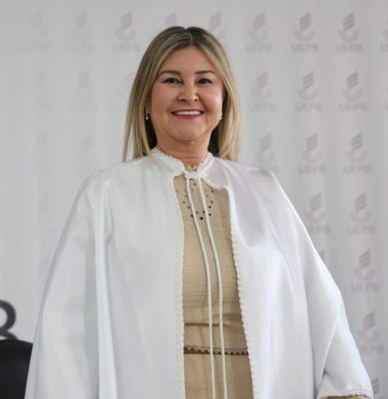 Reitora Célia Regina Diniz